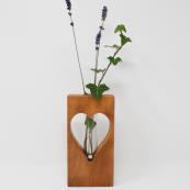 Vase mit Ausschnitt in Herzform